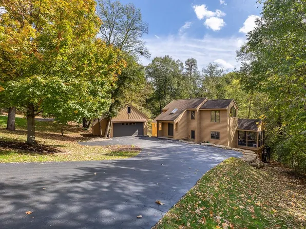 22 Southridge Dr, Galena, IL 61036