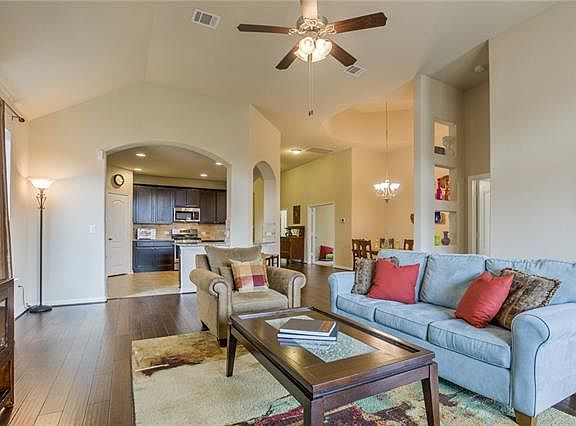 5th image of 229 Joseph Dr