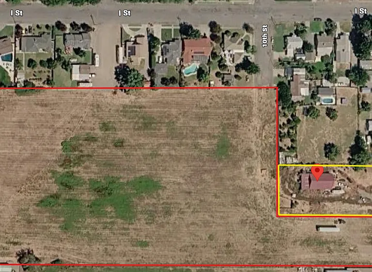 Yellow Lines show the Barn and the front area/street access. Red Lines show the rest of the lot/fields.