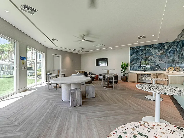 South Beach by Logan — Photo 37