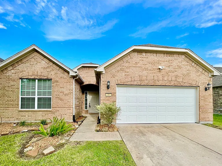 714 Honeysuckle Vine Dr — Photo 2