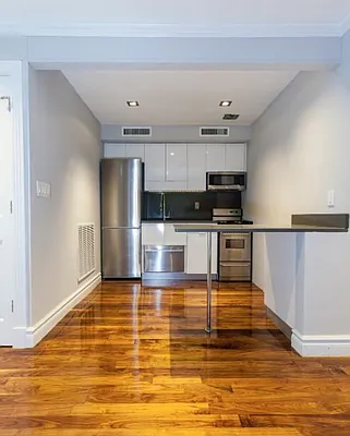 Rented by REAL New York | media 3