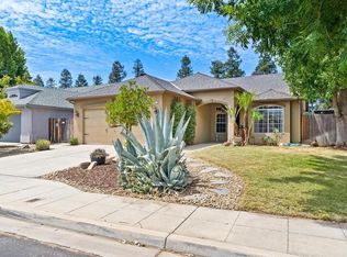 251 W Chennault Ave, Clovis, CA 93611