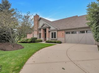 20400 Mackinac Point Dr, Frankfort, IL 60423