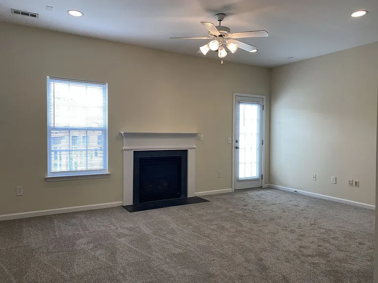 10020 Kings Parade Blvd — Photo 14