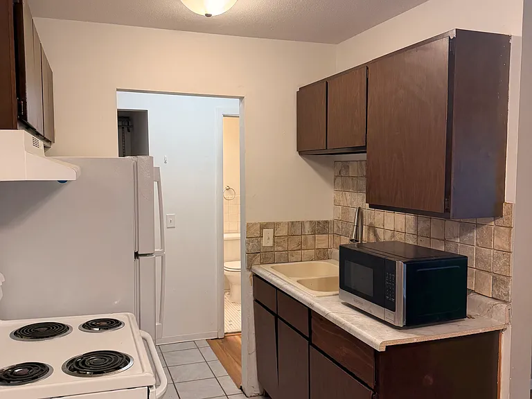 2711 Grand Ave S #7 — Photo 13