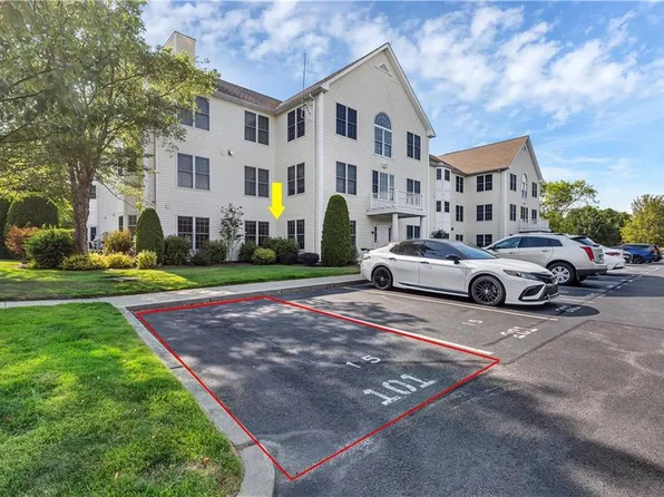 15 Saw Mill Dr #101, North Kingstown, RI 02852