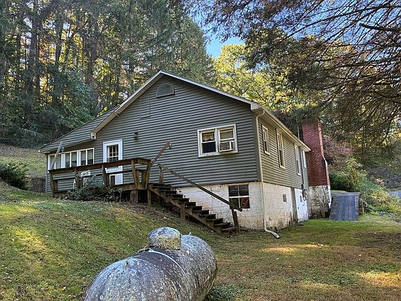 3rd image of 1216 Jug Hollow Rd