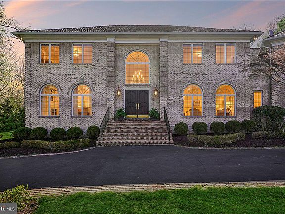 4th image of 8013 Greenwich Woods Dr