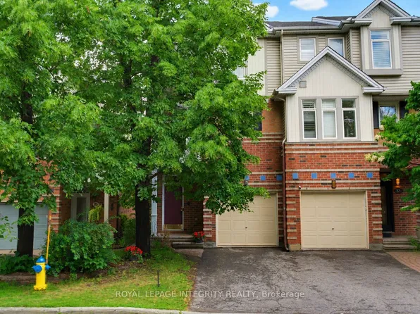 81 Robinson Ave, Ottawa, ON K1N 8N8