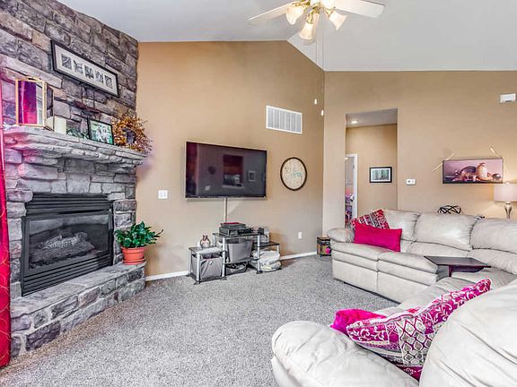 3rd image of 1334 Silveroaks Dr