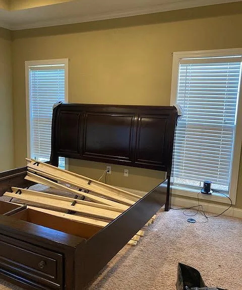 Master Bedroom, double windows, carpet