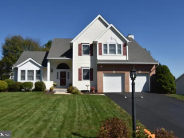 124 Fairway Dr, Dillsburg, PA 17019