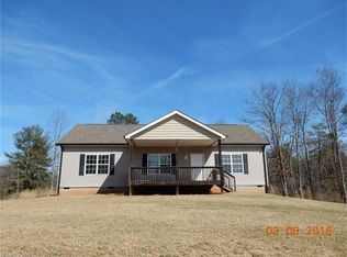 27 Silver Woods Ln, Marshall, NC 28753