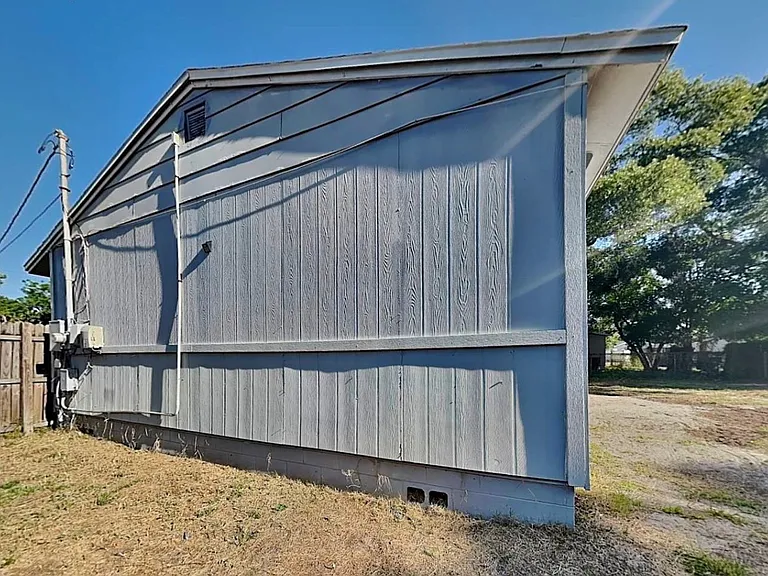 7505 N Saint Peter Ave — Photo 6