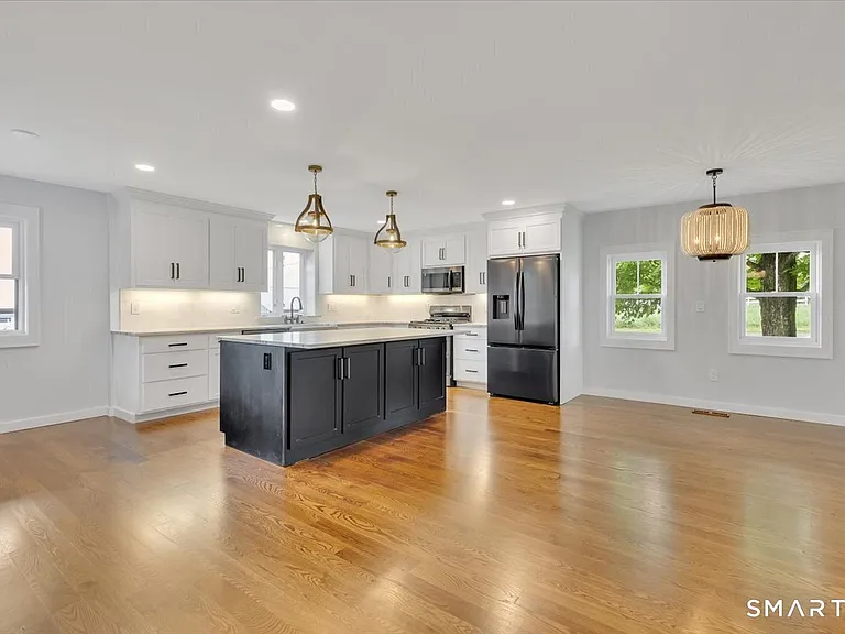 183 Bailey St — Photo 3