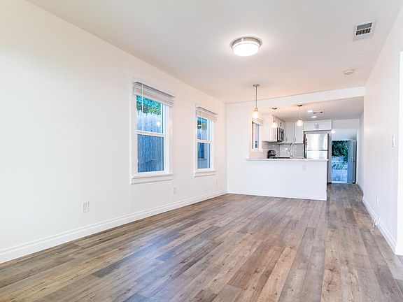 3rd image of 328 N Occidental Blvd #1/2