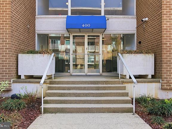 2nd image of 400 O St SW APT 402