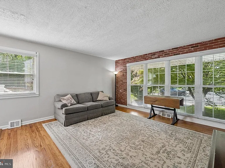 704 Swarthmorewood Ln — Photo 12