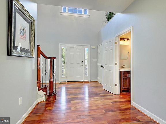 5th image of 45103 Woodhaven Dr
