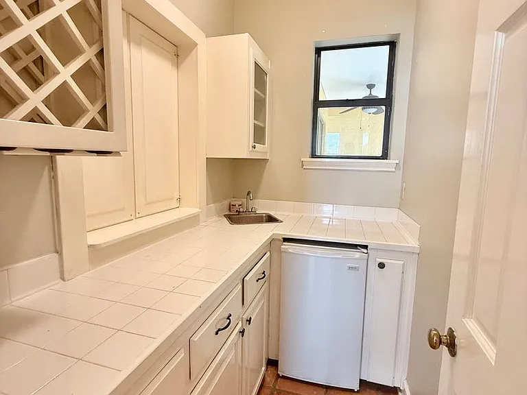 621 W Woodruff Dr — Photo 9