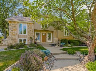 3950 SW Linden Ln, Lees Summit, MO 64082