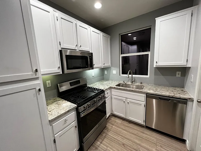 1548 Barberry Pl — Photo 8