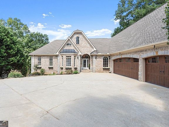 3rd image of 101 Bree Ln