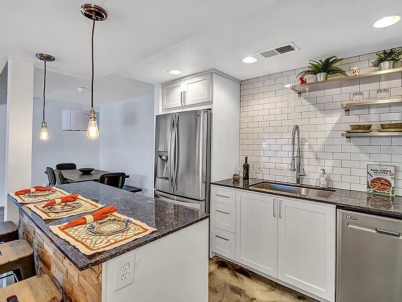 2 bed, 1000 sqft, $1,199 — Photo 2