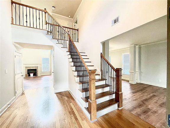 4th image of 2620 Village Chase Dr