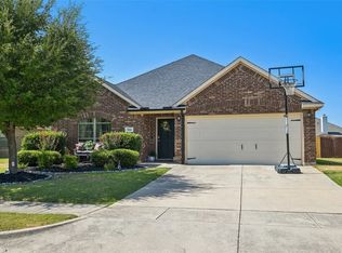 702 Sendero Rd, Arlington, TX 76002