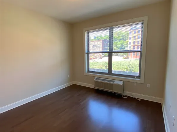 100 Marshall Street image 5 of 9