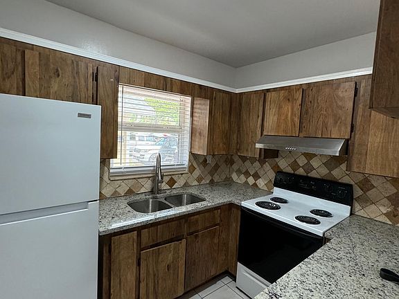 3rd image of 2333 SW 17th Ave #3