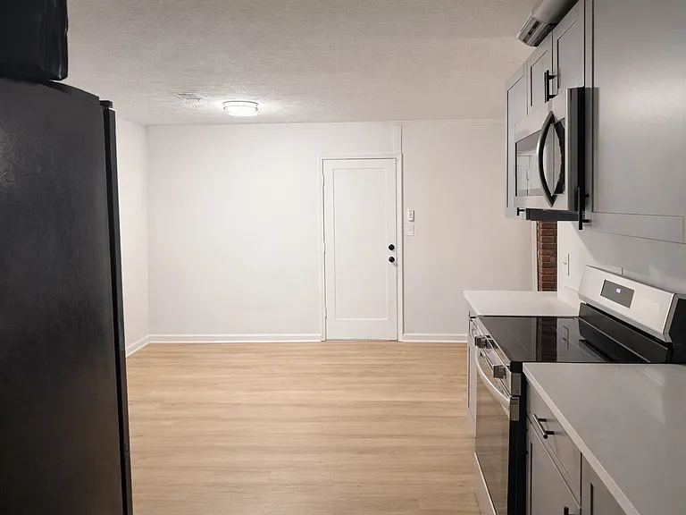 30 Fairfield Dr — Photo 3