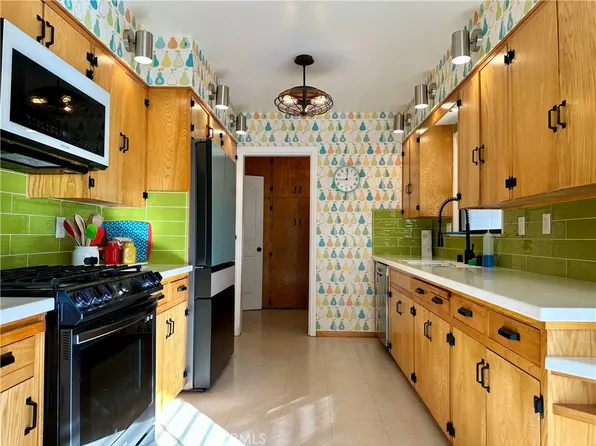 10697 Fremont St, Yucaipa, CA 92399