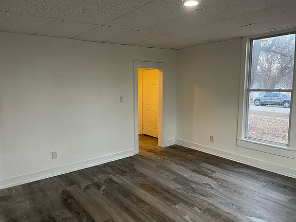 5th image of 909 N Olive St