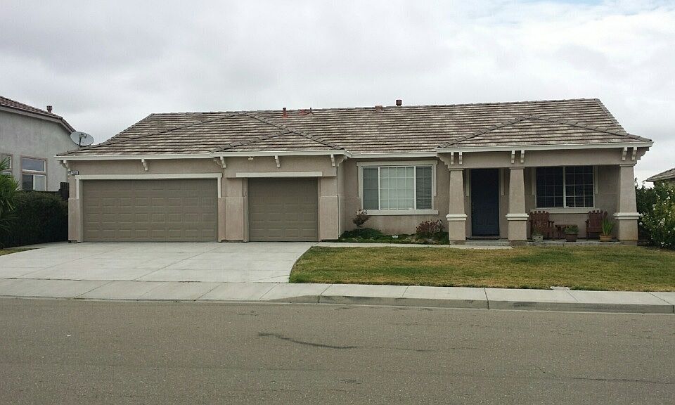 1st image of 2536 Cambridge Dr