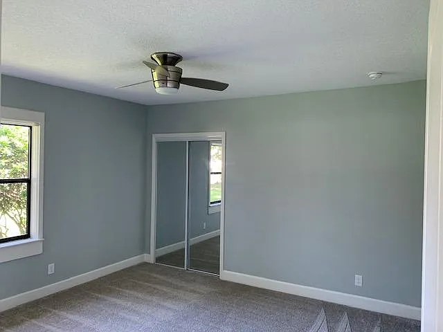 207 E Division St — Photo 7