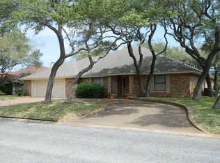 120 Champions Dr, Rockport, TX 78382