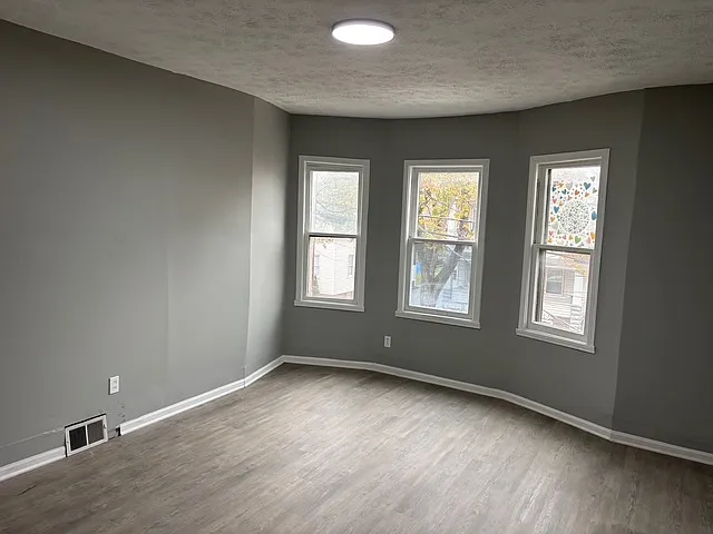 2 bed, 1320 sqft, $1,050 — Photo 3