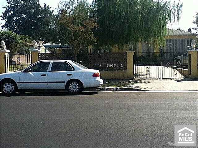 1st image of 208 E 111th Pl