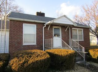 423 3rd St, Rosiclare, IL 62982