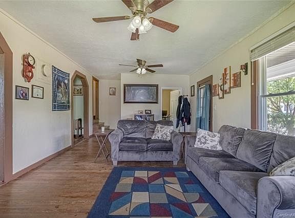3rd image of 1287 Brown Ave