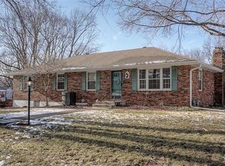 1321 SW Skyline Dr, Blue Springs, MO 64015