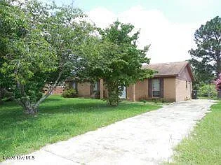 3 bed, 2.0 bath, 1300 sqft, $1,350 — Photo 1
