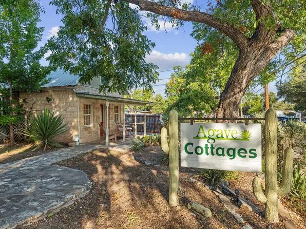 208 E San Antonio St, Fredericksburg, TX 78624