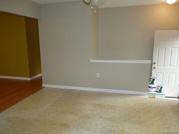 4th image of 2036 S Harvey Ave