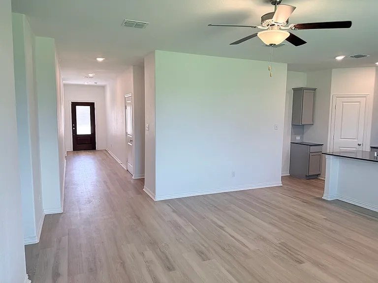 1833 Lake Grove Dr — Photo 7