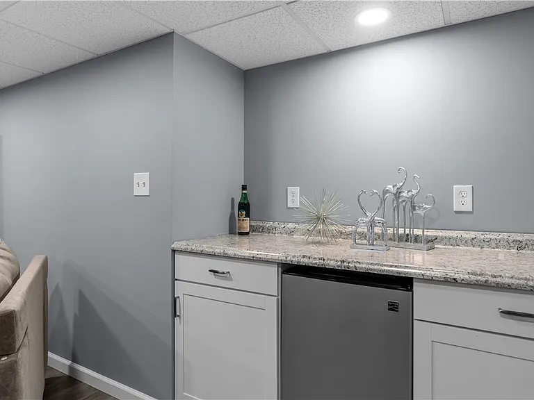 25 Villa Park — Photo 17