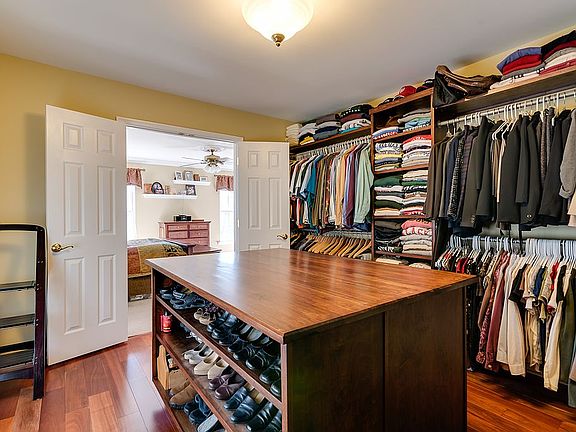 3rd image of 7589 Lindberg Dr